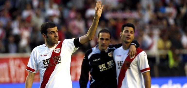 Roberto Trashorras, junto a sus compañeros tras descender a Segunda 