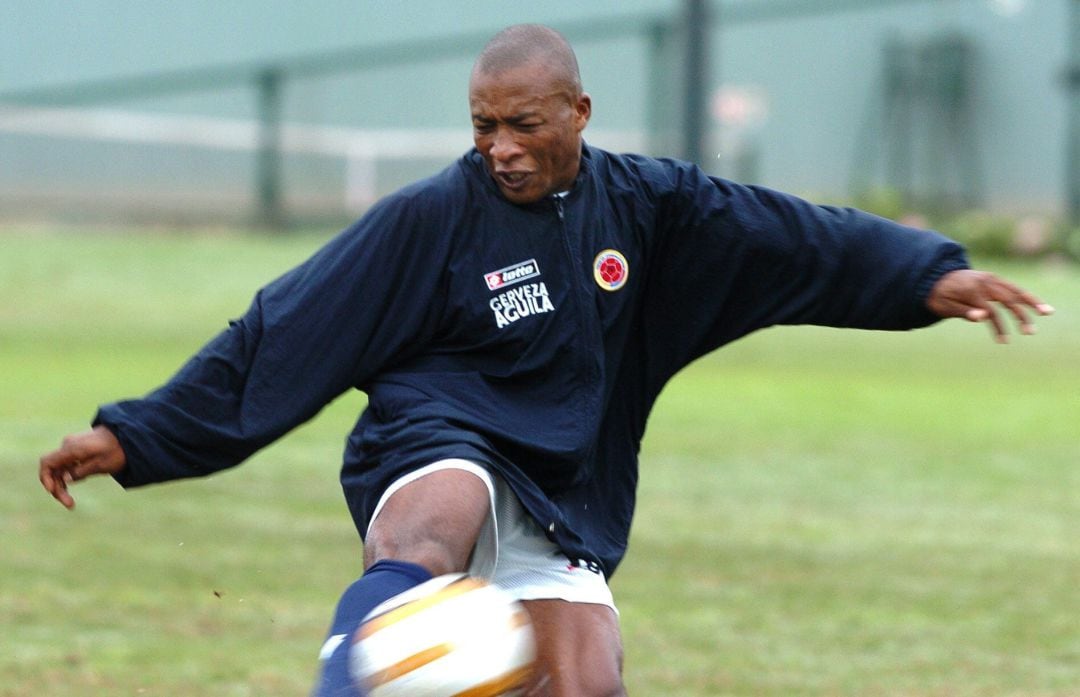 El ex delantero rojiblanco Edwin Congo durante un entrenamiento con la selección nacional en Lima.