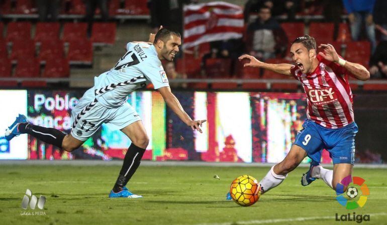 Iago Bouzón comet penal sobre Mata.