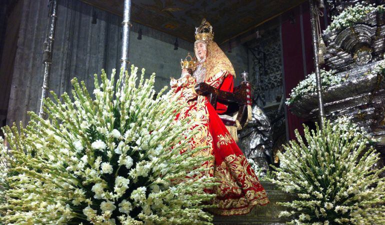 La Patrona de la Archidiócesis de Sevilla, la Virgen de los Reyes, en su palio de tumbilla tras la procesión del pasado lunes