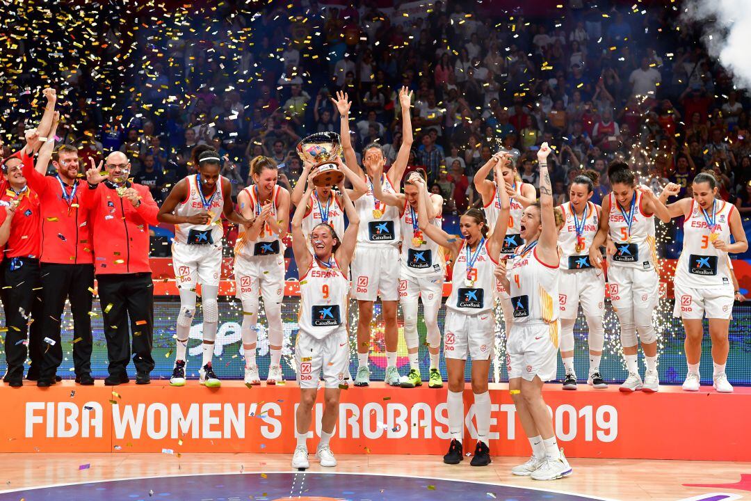 La selección española de baloncesto femenina se proclamó campeona de Europa el año pasado.