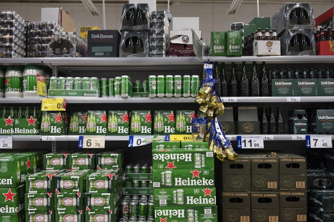 Estantería con cervezas en un supermercado de la Comunitat Valenciana. 