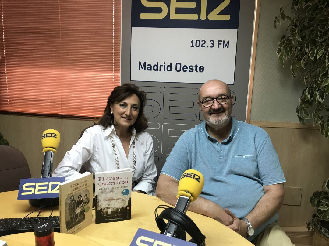 La poeta y escritora María del Carmen Aranda, y el escritor Gonzalo Arjona