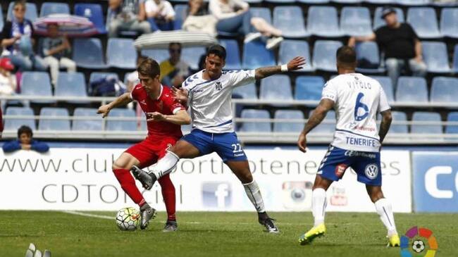 Acción del encuentro disputado entre el CD Tenerife y el Real Zaragoza