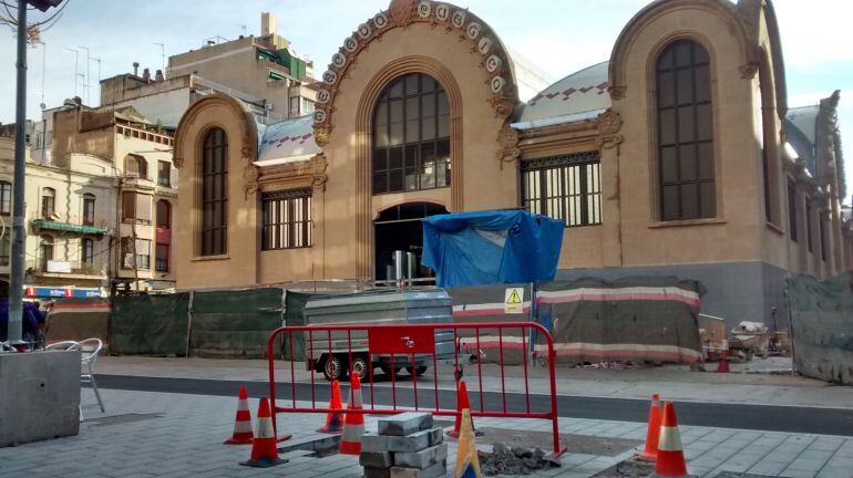 L&#039;entorn del mercat estarà enllestit abans de Nadal, i l&#039;edifici a l&#039;abril.