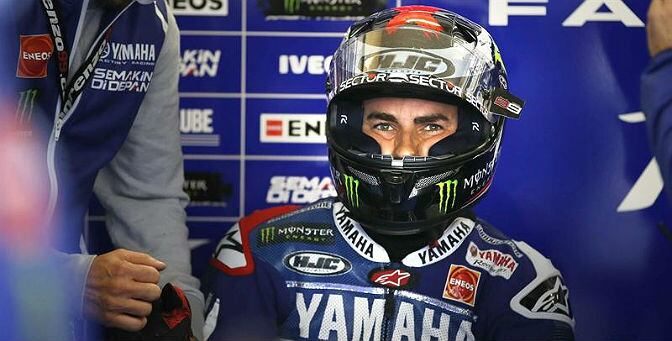 Jorge Lorenzo, en el box de Yamaha antes de la carrera