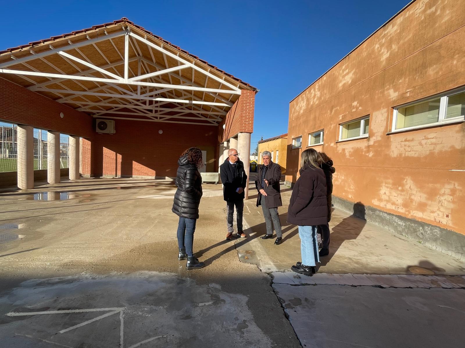 El delegado territorial de la Junta en León se reúne con el AMPA de Villacedré