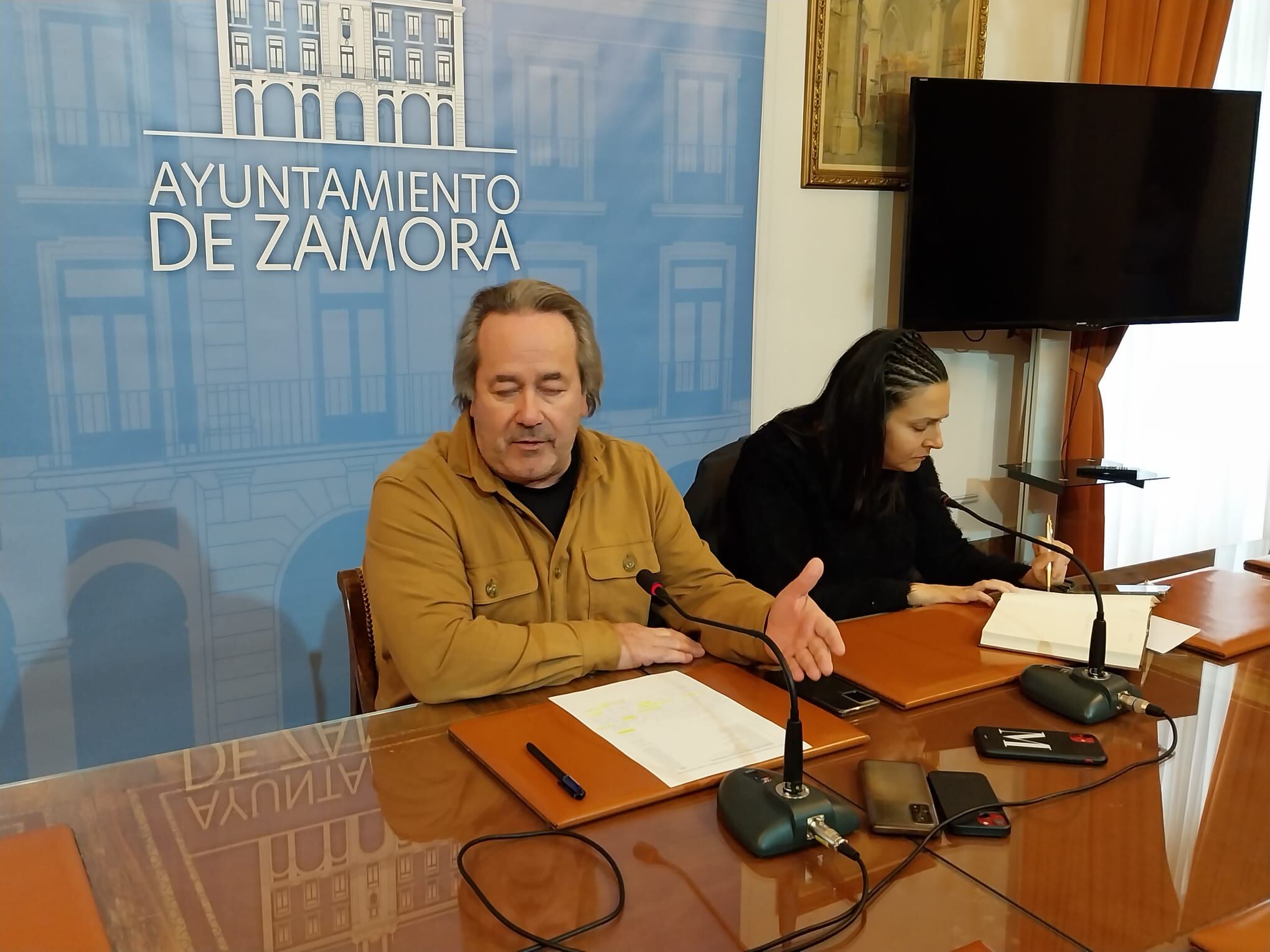 El alcalde de Zamora, Francisco Guarido, y la Concejala de Cultura, Mª Eugenia Cabezas, comparecen tras la Junta de Gobierno Local