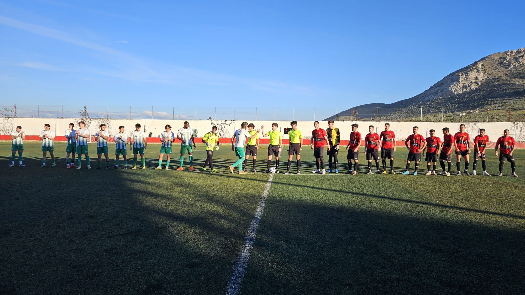 Saludo inicial entre Jódar C.F:, Mogón C.F. y trío arbitral