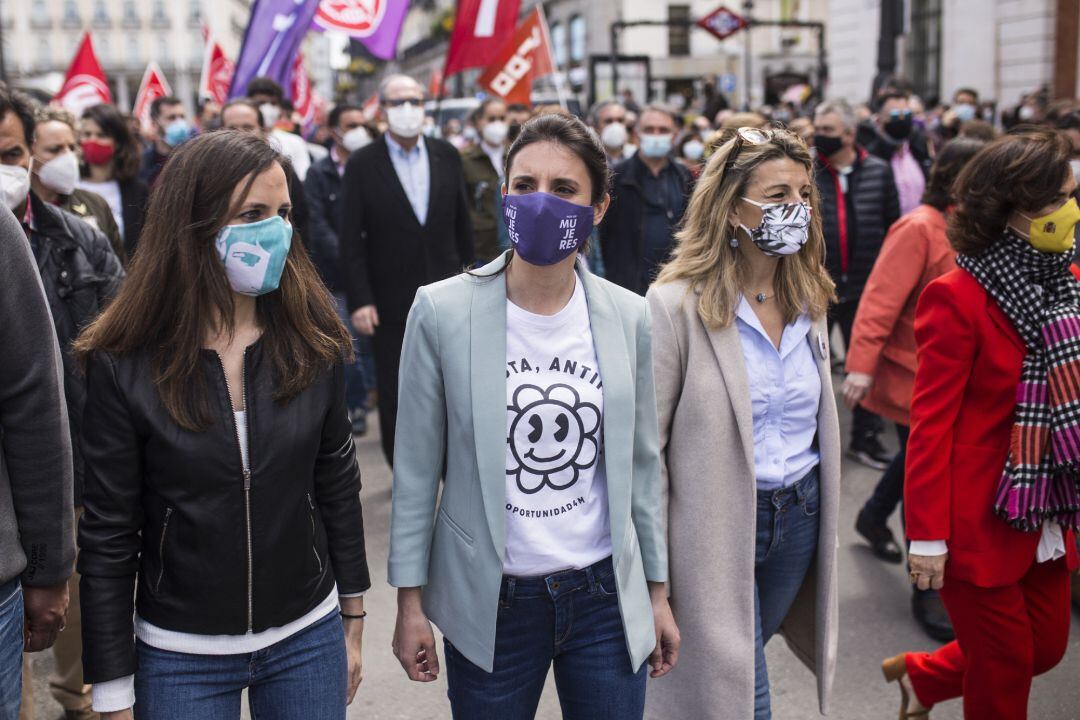 La ministra de Derechos Sociales y Agenda 2030, Ione Belarra; la  de Igualdad, Irene Montero; la vicepresidenta tercera y ministra de Trabajo, Yolanda Díaz, en una manifestación el año pasado