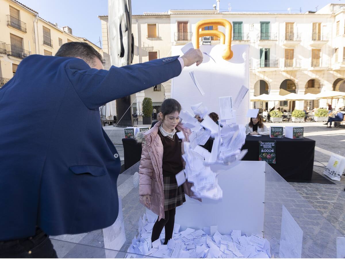 El comercio de Gandia reparte los 8.000 euros de premios de la campaña de Navidad