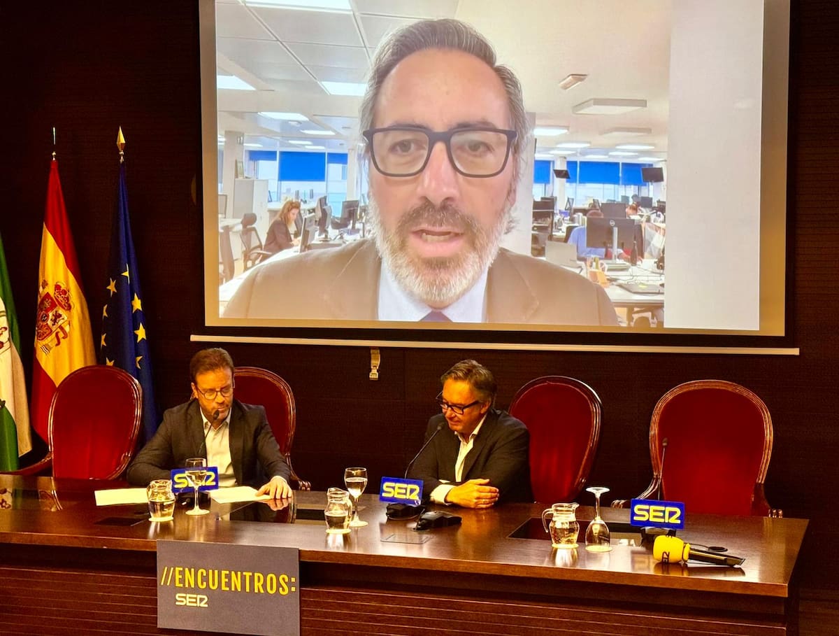 En las vísperas del inicio de la campaña electoral, el candidato de Vox a la presidencia de la Junta de Andalucía, participa en el Encuentro SER celebrado en el salón de actos de la Cámara de Comercio de Sevilla