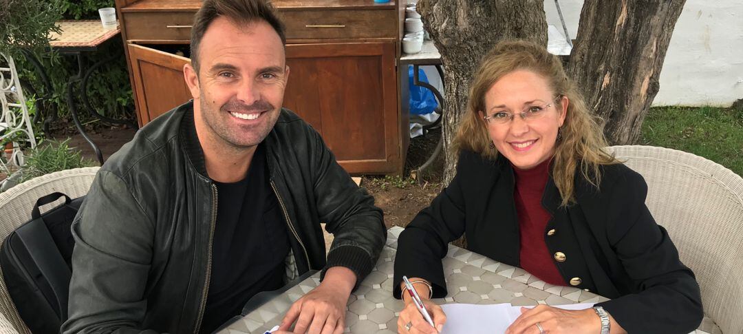 Imagen de la firma del acuerdo de colaboración