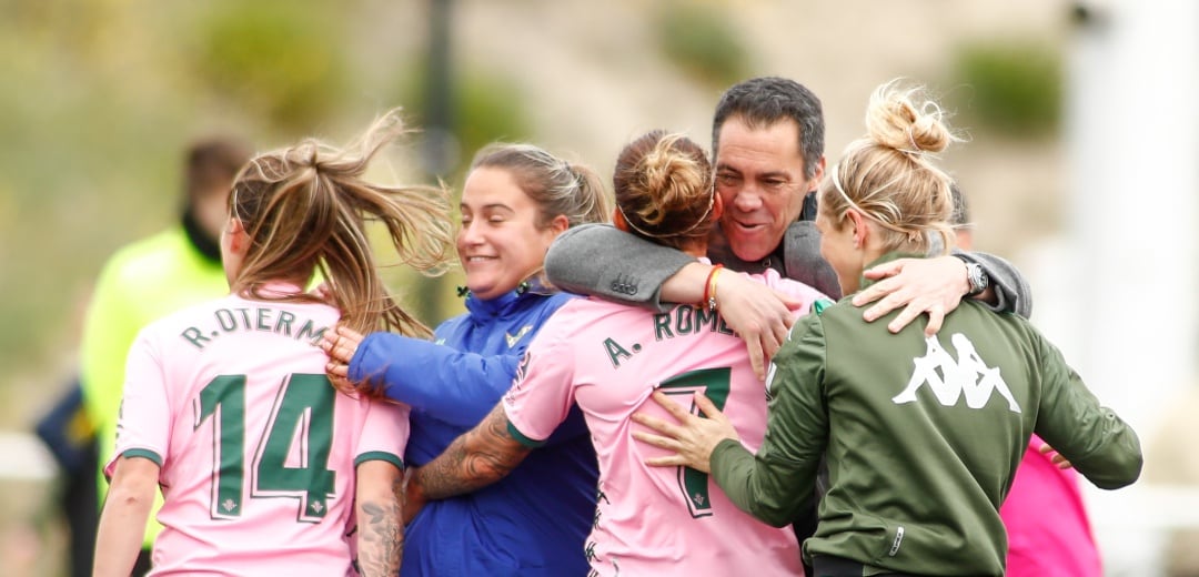 El histórico Pier Luigi Cherubino avanza en su carrera como entrenador y renueva con el Real Betis Balompié de primera femenina