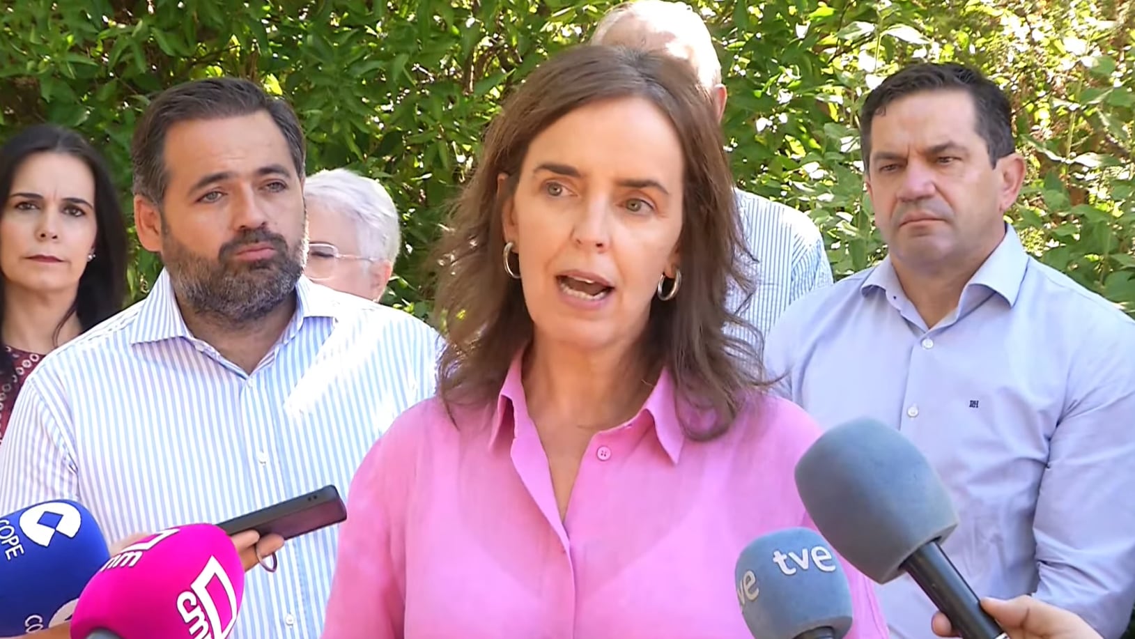 Carmen Fúnez en declaraciones a los medios en Puerto Llano