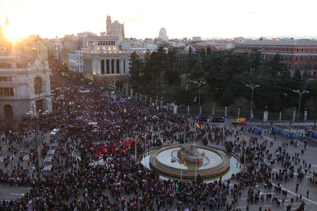  Manifestación del 8M (Día Internacional de la Mujer) a su paso por la Plaza de Cibeles, en Madrid a 8 de marzo de 2020.