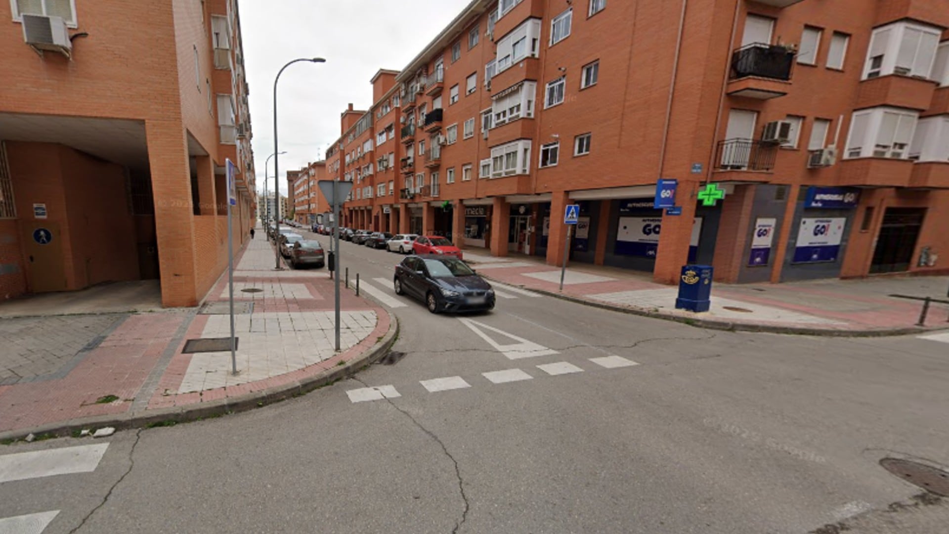 El cruce entre las calles Humanes y Fuendetodos en el barrio de La Fuente
