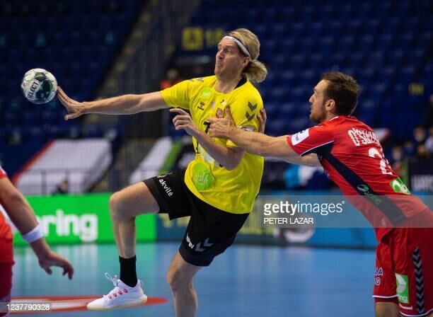 Lithuania's Aidenas Malasinskas (C) vies with the ball during the Men's European Handball Championship preliminary round Group F match between Lithuania and Norway in Kosice, Slovakia on January 17, 2022. (Photo by PETER LAZAR / AFP) (Photo by PETER LAZAR/AFP via Getty Images)