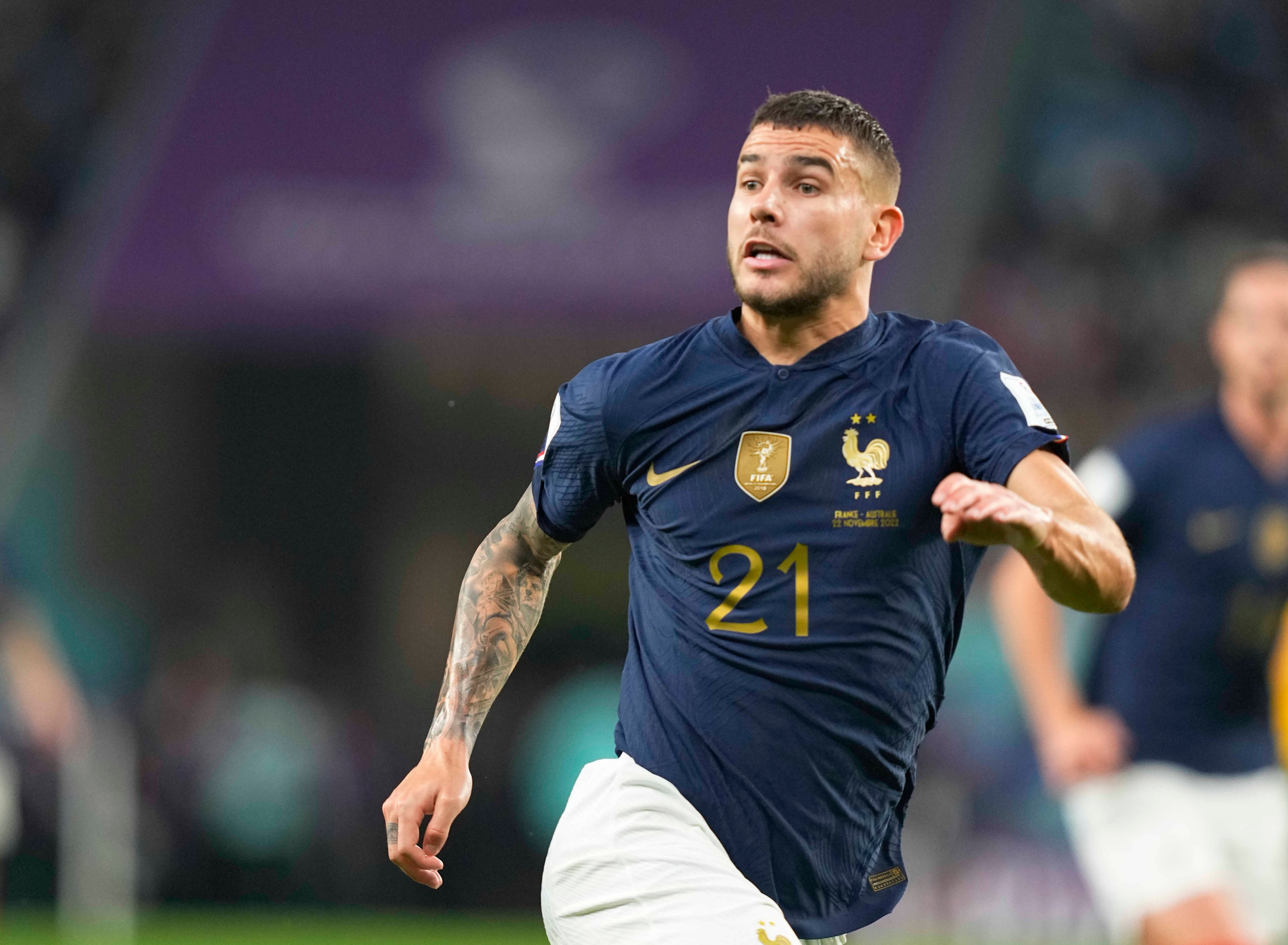 Lucas Hernández en el partido ante Australia.