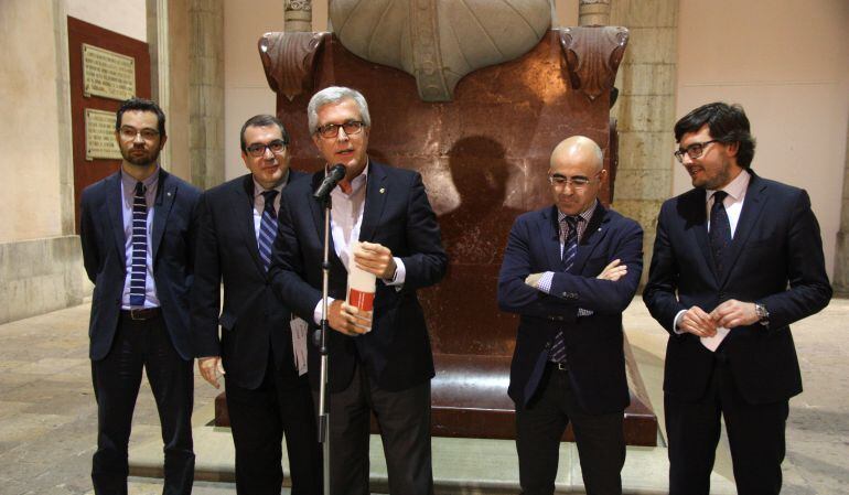 L'alcalde de Tarragona, Josep Fèlix Ballesteros, acompanyat per Frederic Adan, Jordi Jané, Òscar Peris i Javier Villamayor.