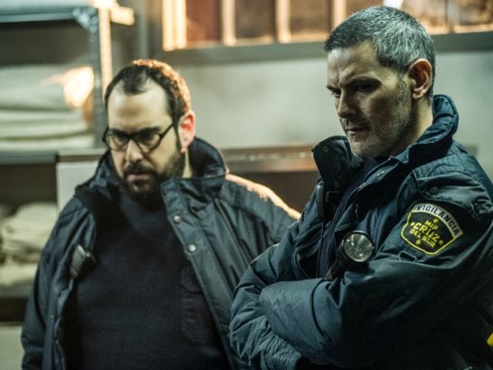 Roberto Enríquez (d) es Fabio y Alberto Velasco (i) es Palacios en 'Vis a vis'