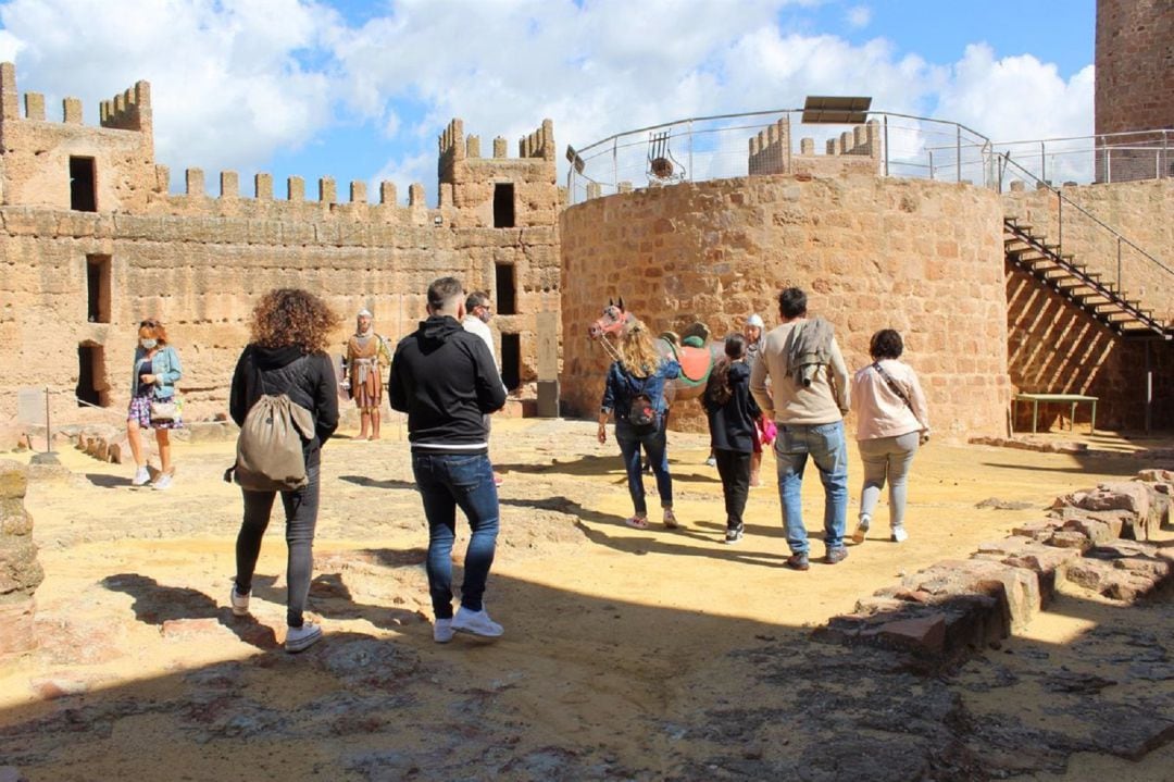 Los turistas siguen llegando, y cada vez más, a este municipio jiennense a pesar de la pandemia de coronavirus