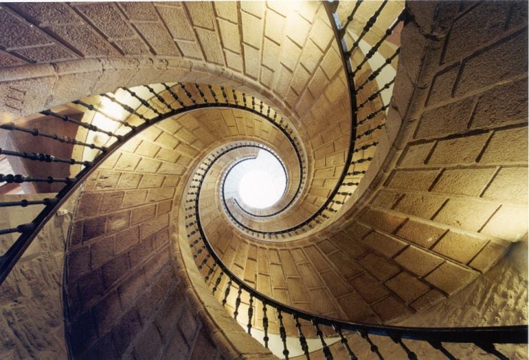 Triple escalera helicoidal del Museo do Pobo Galego.