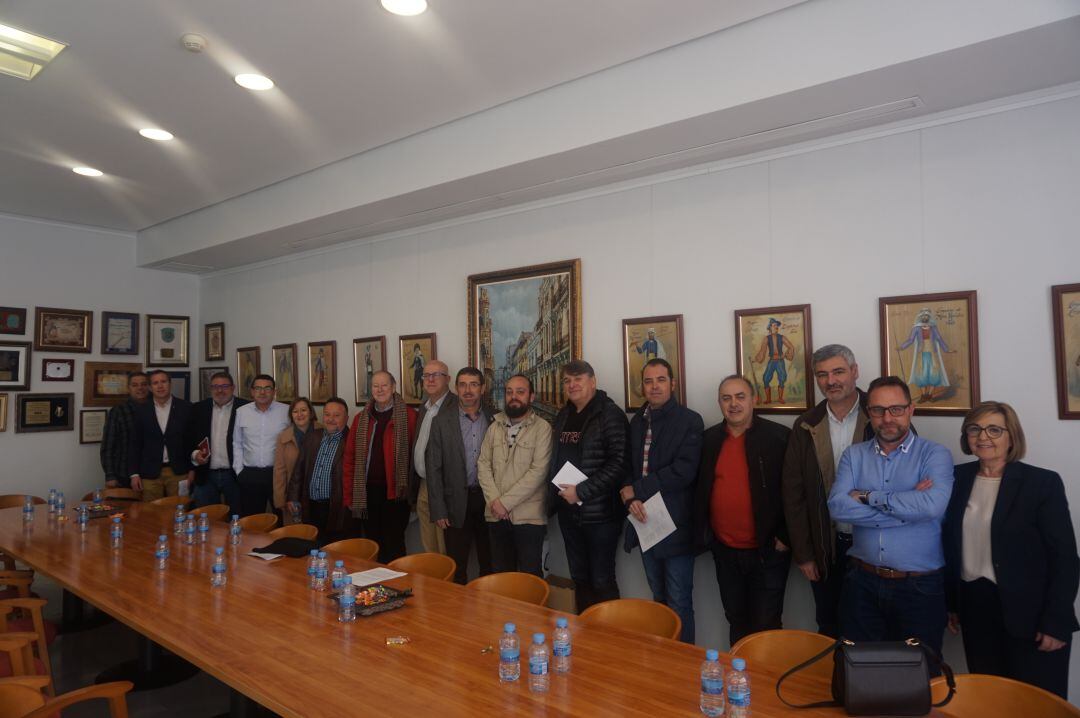 Entidades festeras de Alicante, Valencia, Murcia y Albacete se han reunido para tratar el problema de la pólvora