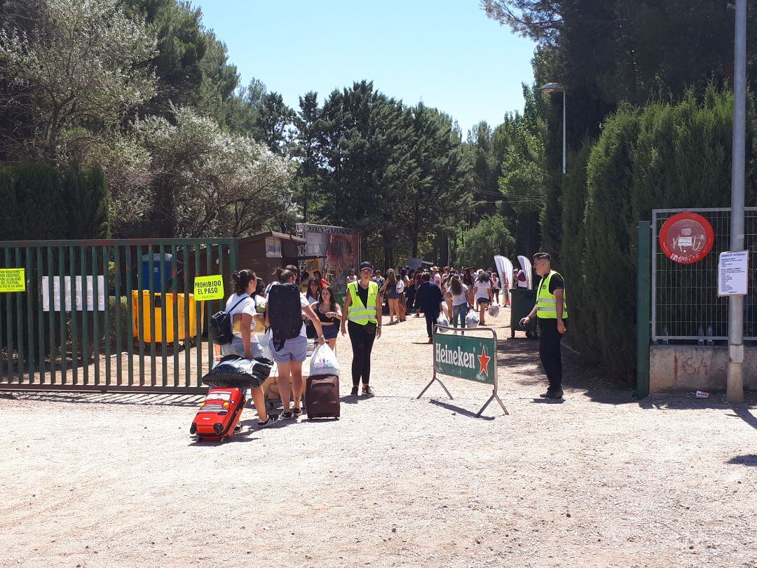 Imagen de archivo de la llegada de espectadores al recinto de acampada este verano