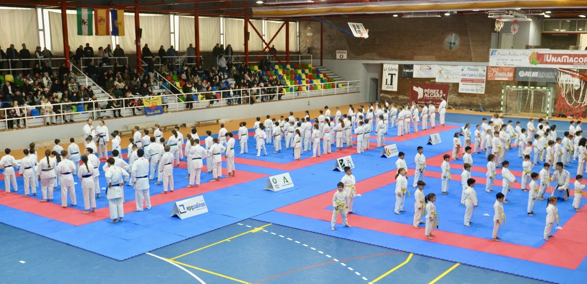 Las escuelas de César Martínez celebran el cambio de color en Palma del Río.