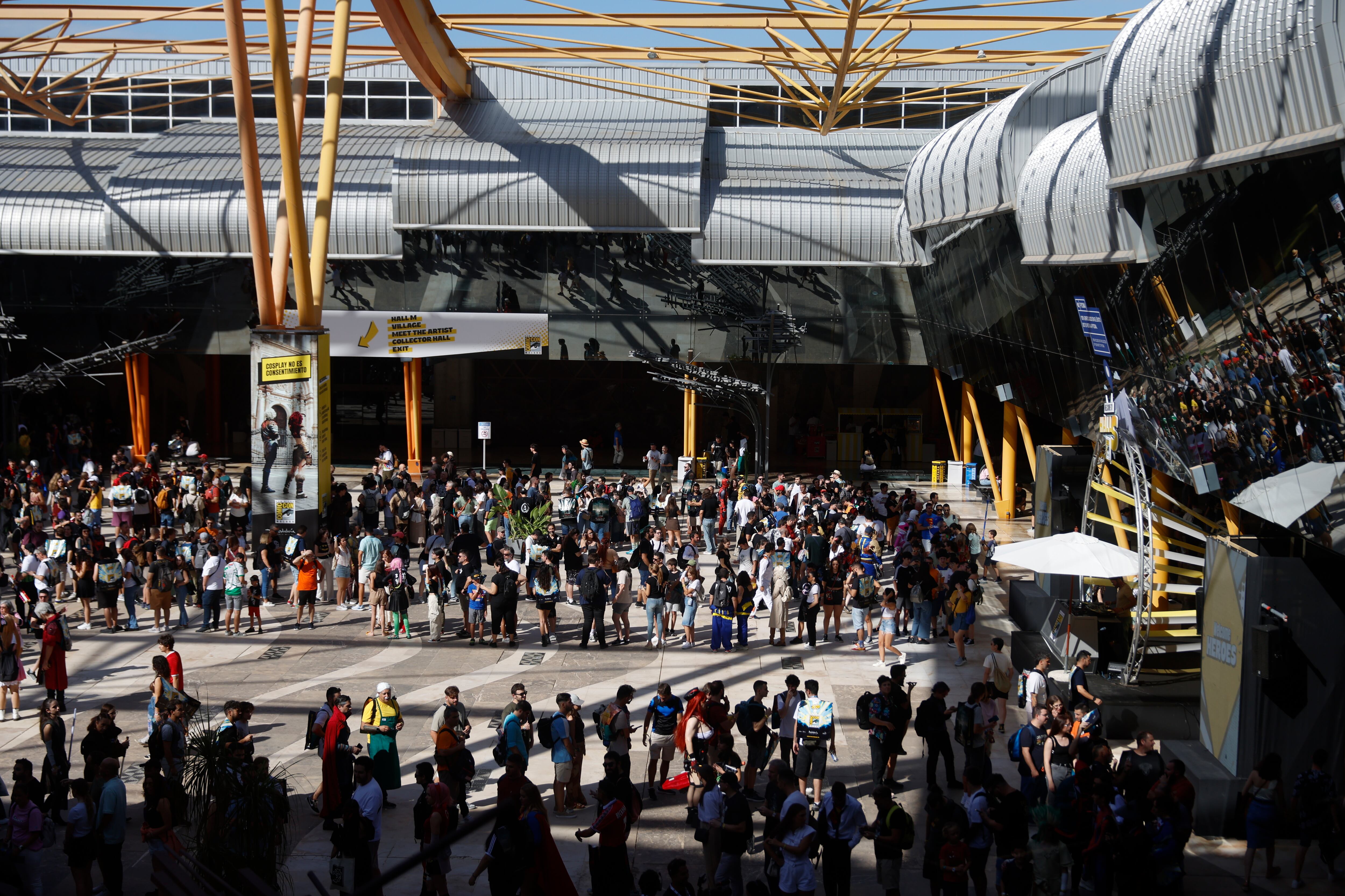 Enormes colas para entrar en la San Diego Comic-Con Málaga, este viernes en la segunda jornada de este evento 