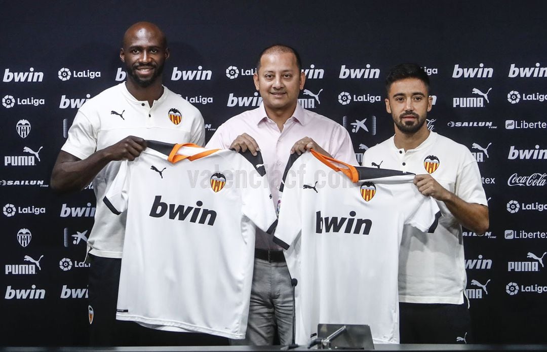 Mangala y Jaume Costa, presentados con el Valencia