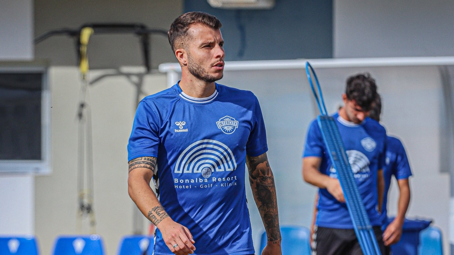 Pol Roigé, jugador del Intercity, en la sesión de entrenamiento en el Antonio Solana. Foto: CF Intercity