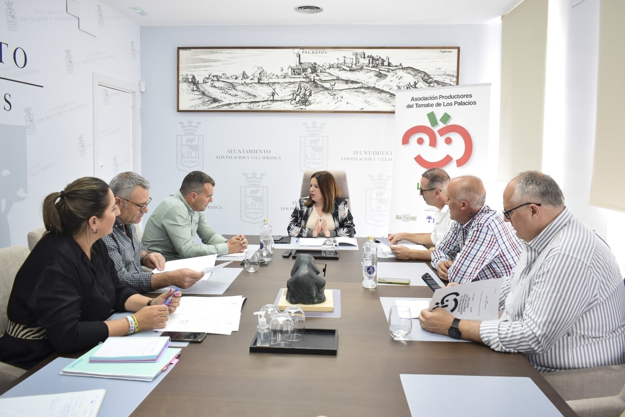 Reunión para preparar el Día y la Gala del Tomate de Los Palacios