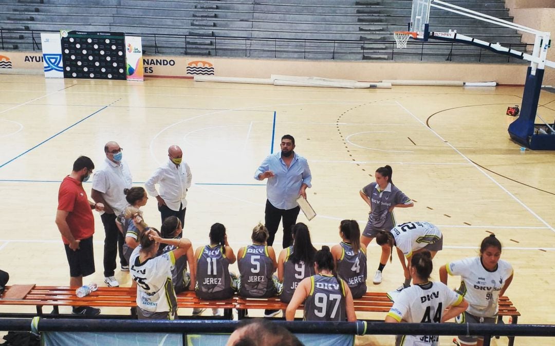 Las jugadoras jerezanas y técnicos en Huelva