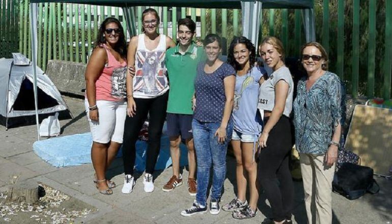 Marina, Carmen, Aída, Marta, Miriam, Fenoy, etc. son los primeros que accederán al concierto de Pablo Alborán en Sevilla