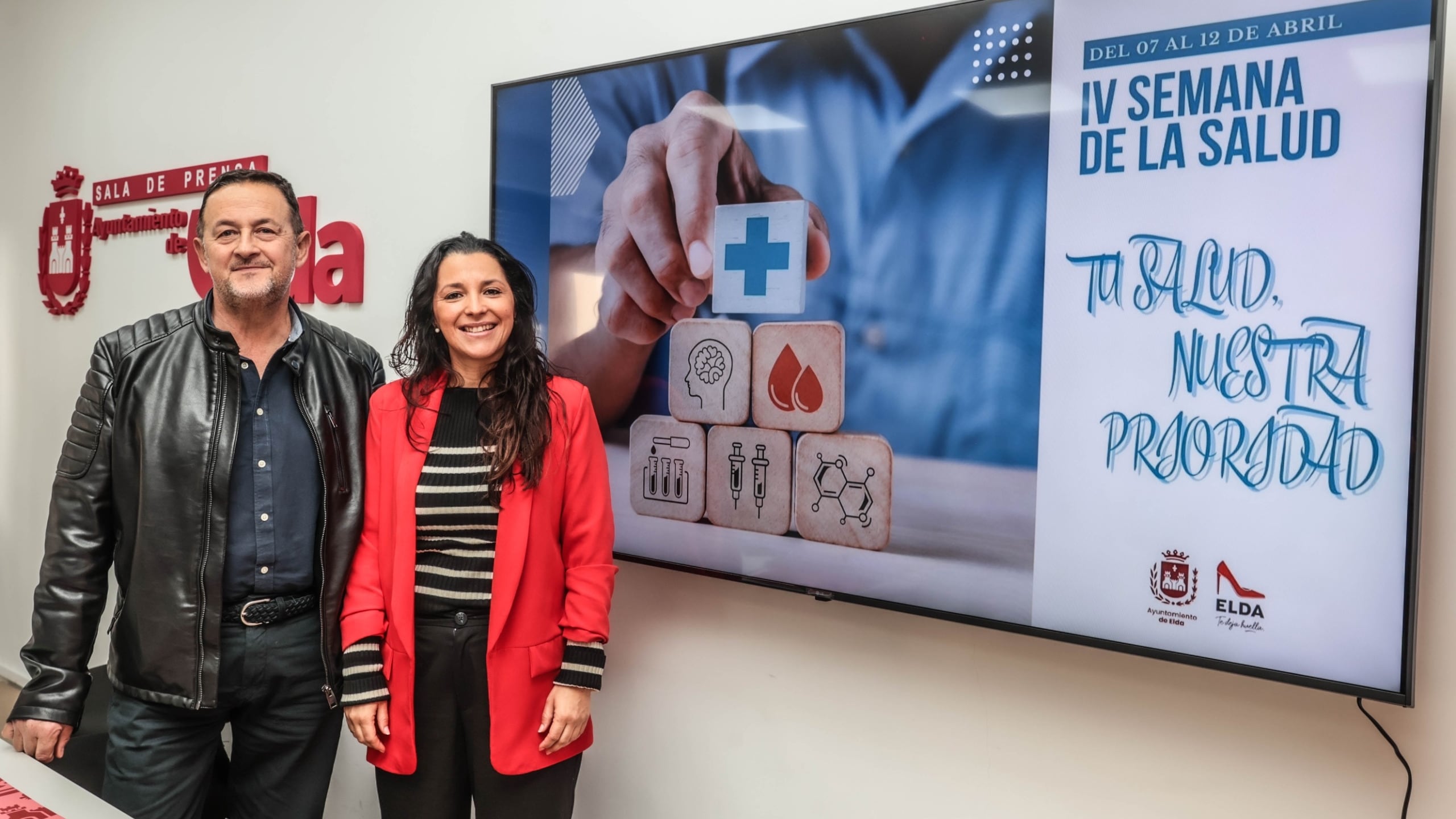 Francisco Puche, coordinador del Centro de Salud Marina Española de Elda; junto a Elizabeth Belda, concejala de Salud de Elda