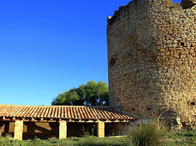 Lavadero y castillo de Cardenete.