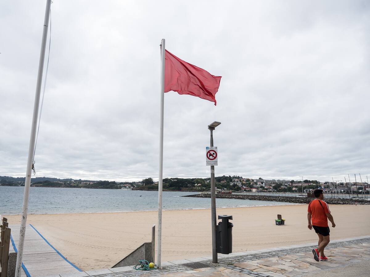 Se mantiene el baño no recomendado en la playa de Oza