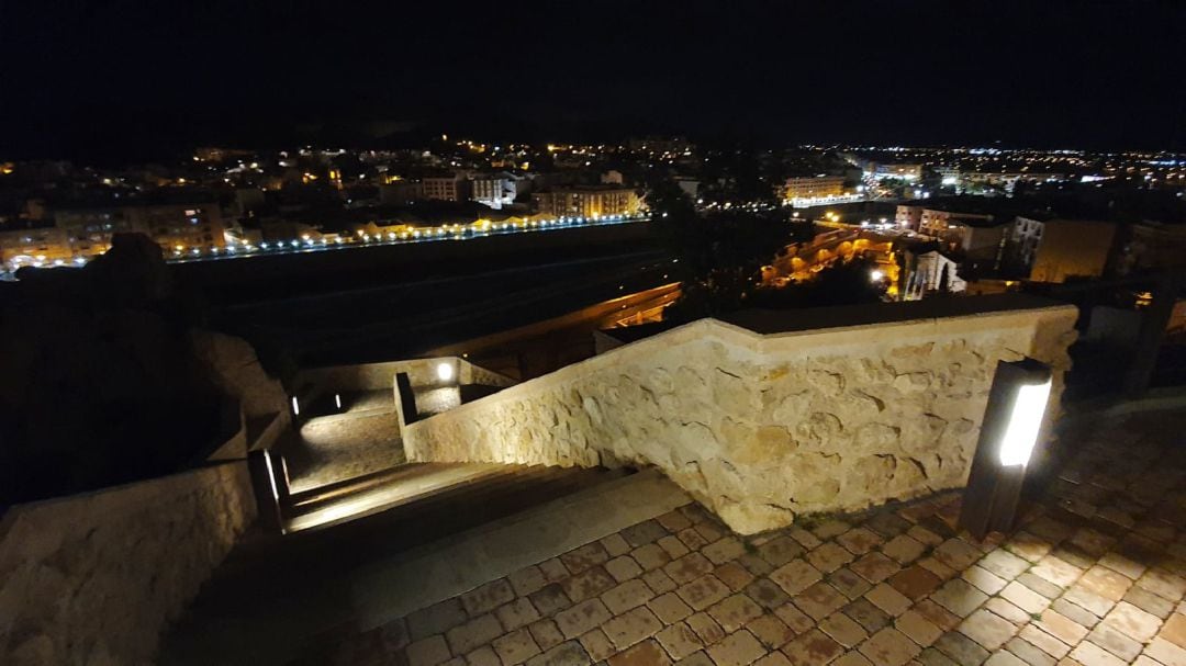 Renovación del sistema de iluminación de la carretera de acceso al Castillo de Lorca.