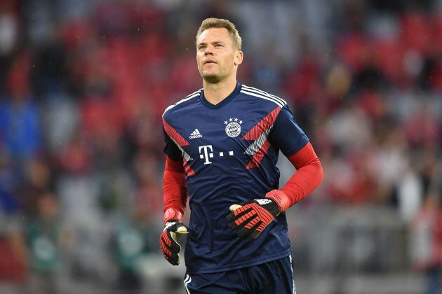 Neuer calentando antes de su partido contra el Hoffenheim en Bundesliga