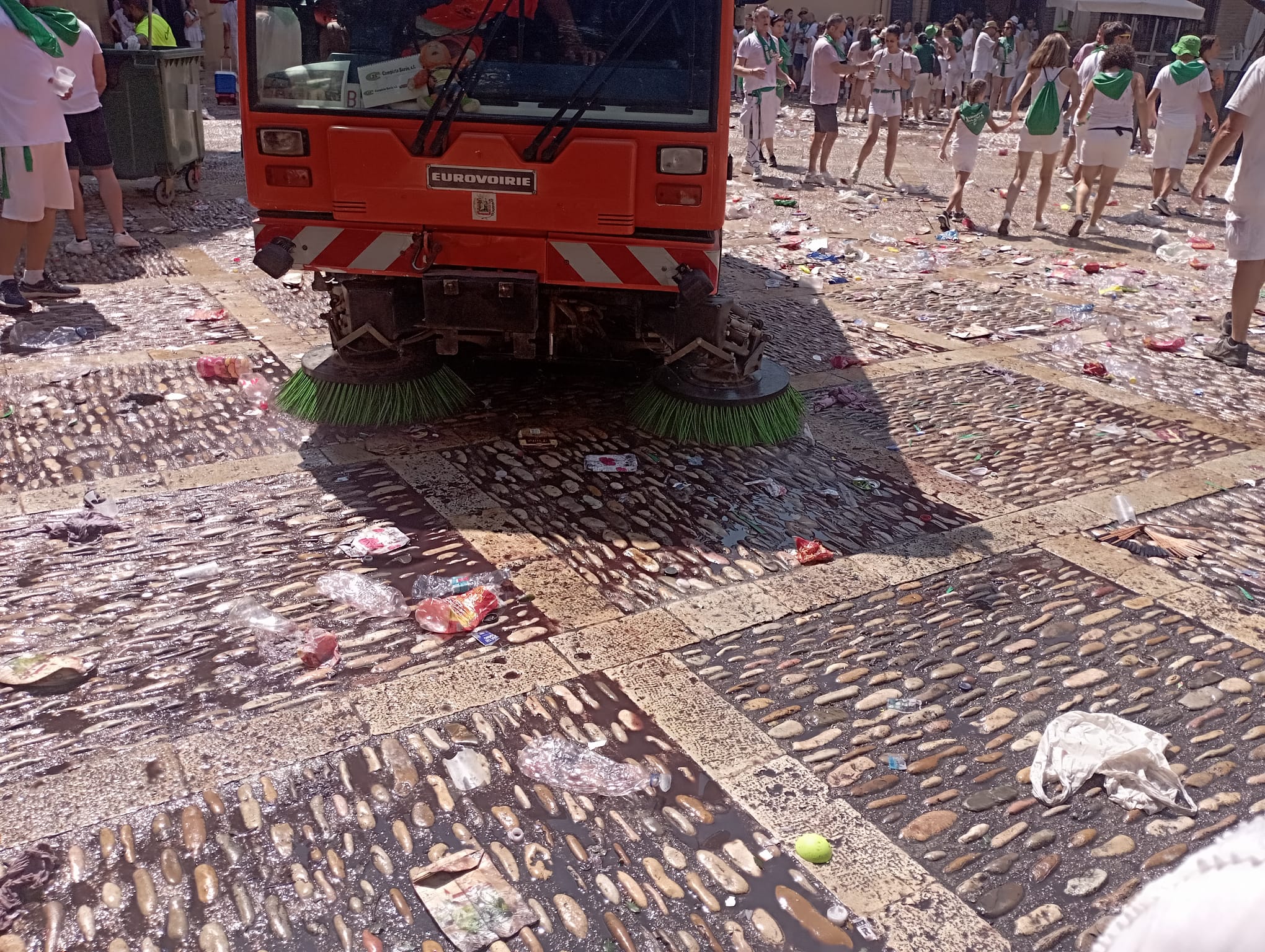 Limpieza en el arranque de las fiestas de San Lorenzo