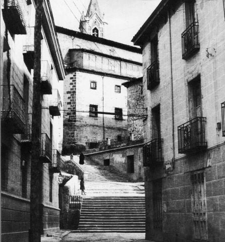 Calle del Agua y escalerillas del Gallo.