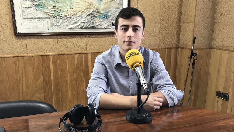 Eduardo Pérez en los estudios de SER Cuenca.