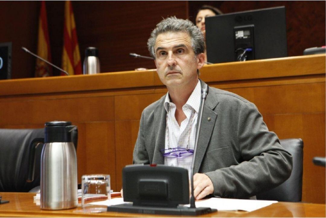 ARCHIVO. El director general de Salud Pública, Francisco Javier Falo, durante una Comisión de Sanidad