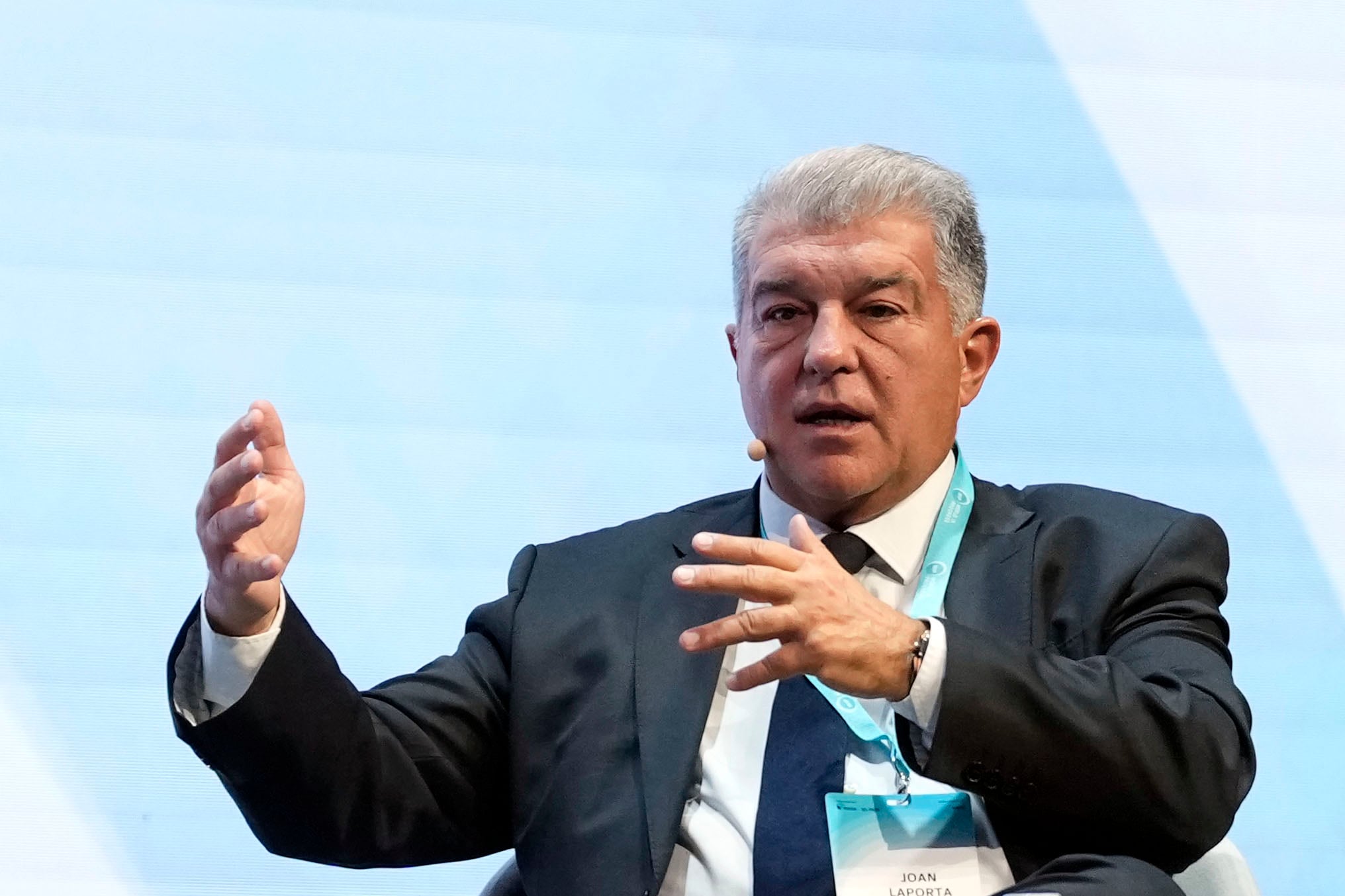 Laporta, sobre los cortes de manga de Flick: "Se ha arrepentido, pero es humano y puede tener una reacción así"