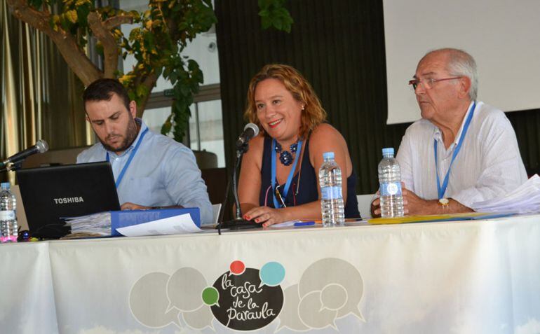 Javi Llull (primero por la izquierda) en sus tiempos de secretario del CD Dénia.