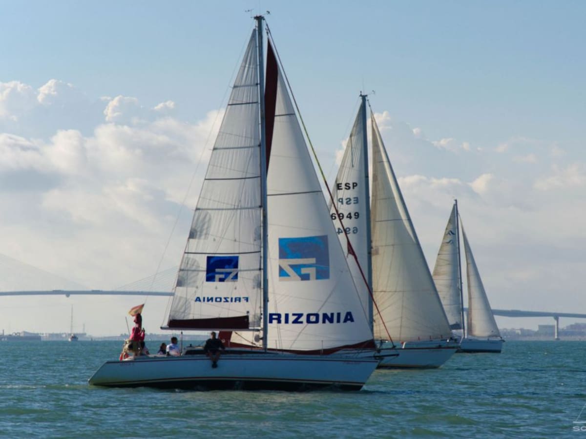 Mía, de Jaime Terrades, gana la IV Travesía Náutica 'Trafalgar' del atún y el jerez