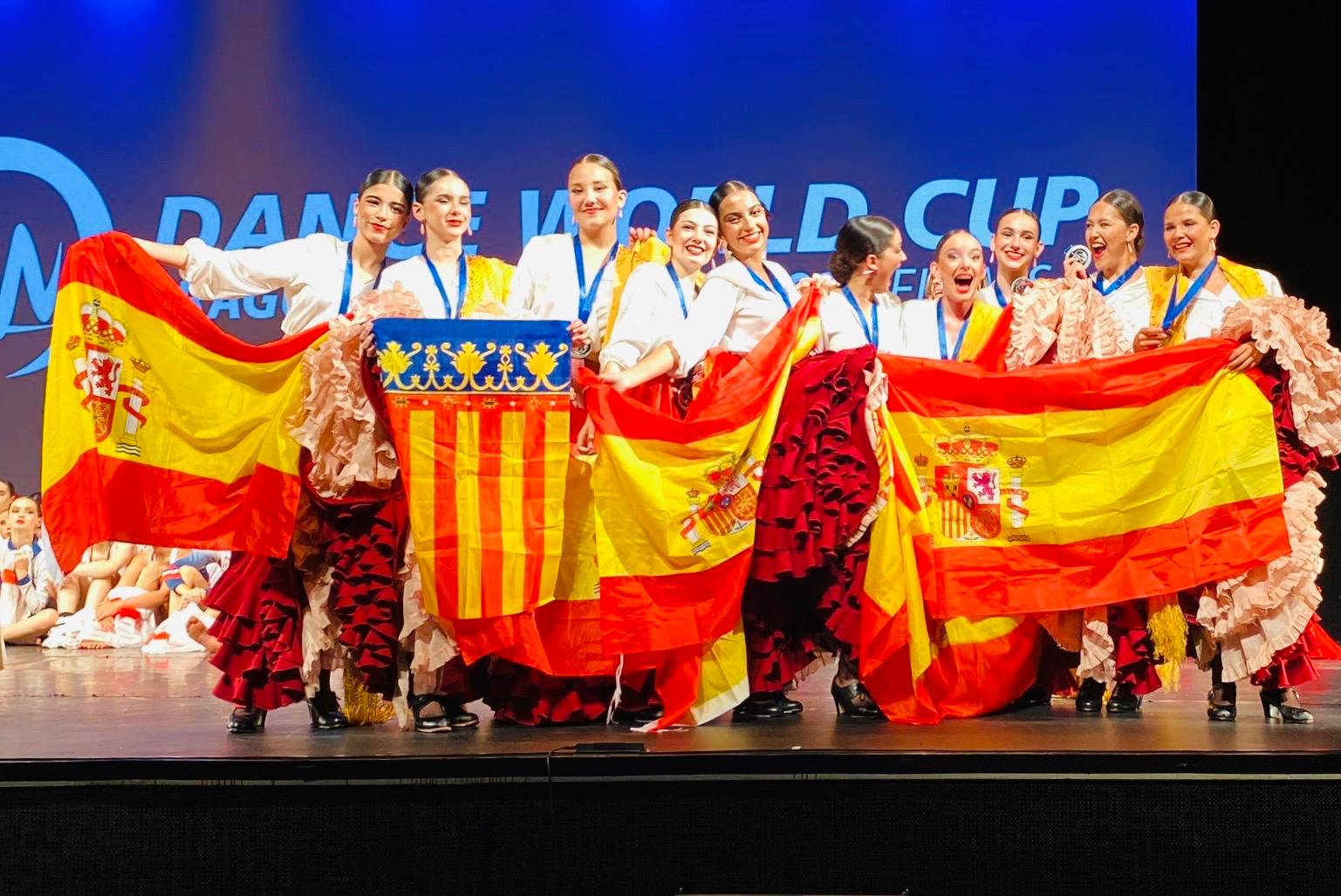 Las alumnas del centro burrianense logran llegar al pódium de la categoría individual del Mundial de Danza