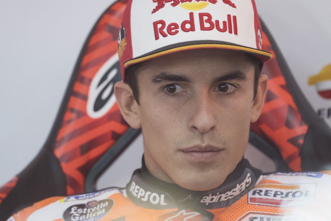 Márquez en el box de Honda durante los entrenamientos libres del GP de Japón.